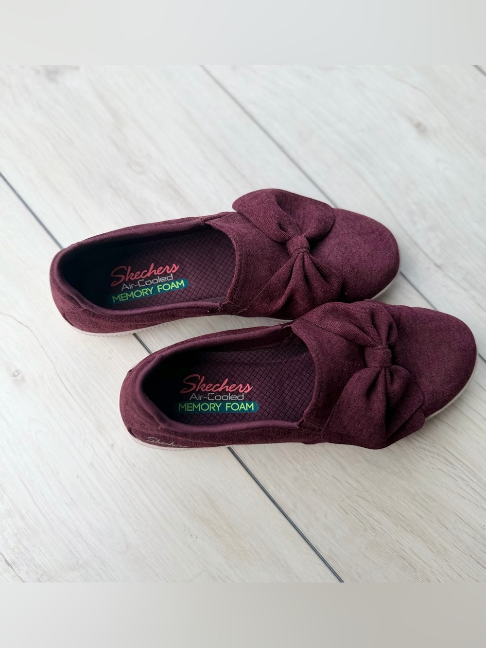 Skechers Burgundy Air Cooled Memory Foam Slip On Bow Accent Shoes 6 Cloud Light - Picture 4 of 8